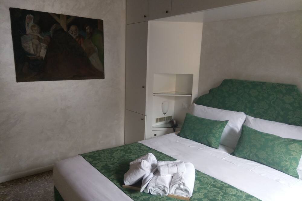 ロカンダ アイ サンティ アポストリ 写真