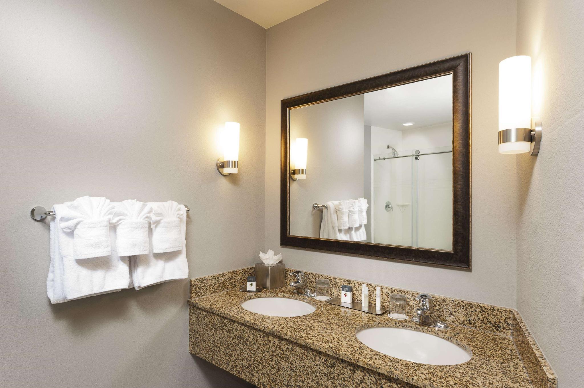 DoubleTree by Hilton West Palm Beach Airport 写真