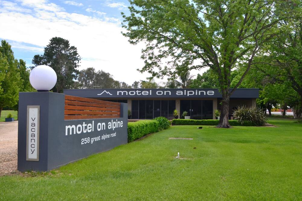 モーテル オン アルパイン 写真