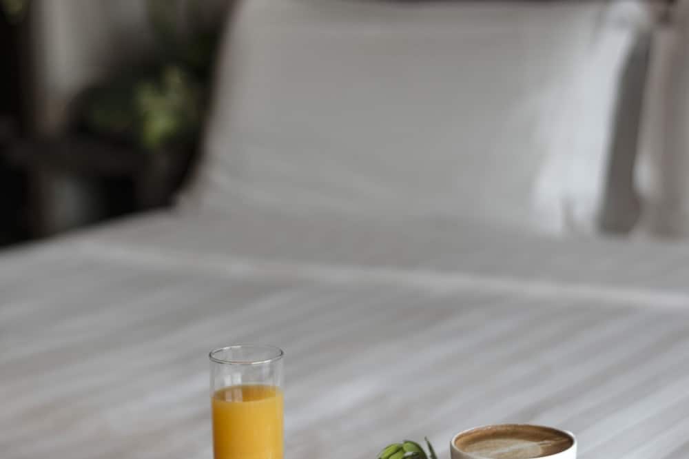 ローマ エアポート ホテル フィウミチーノ 写真