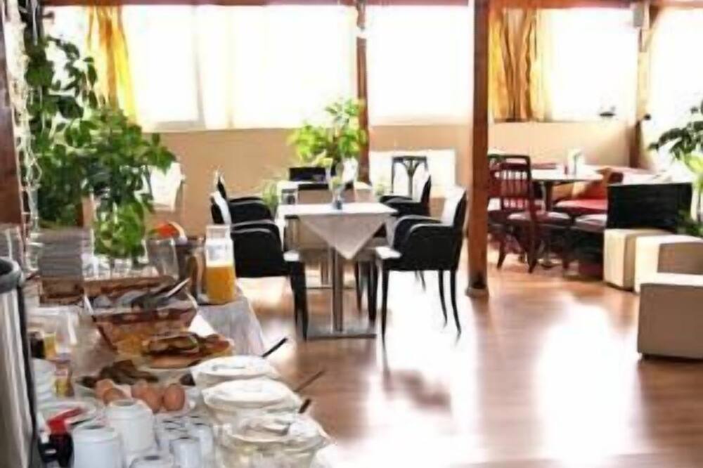 ホテル ディエスンス 写真