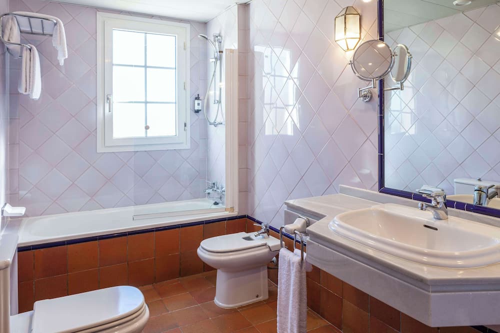 Macia Alfaros. 写真