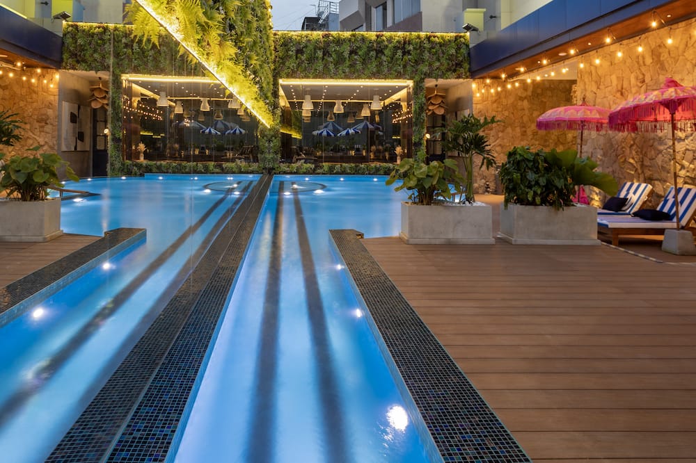 アシュリー トゥグ タニ メンテング 写真