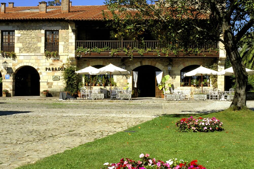 パラドール デ サンティジャーナ デル マール 写真