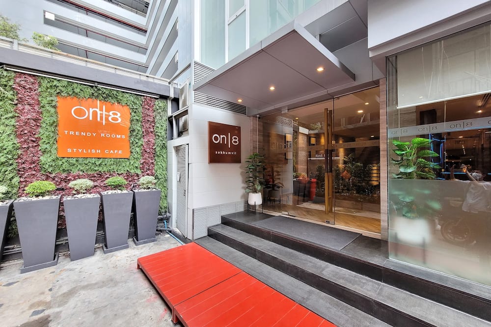オン エイト スクンビット ナナ バンコク 写真