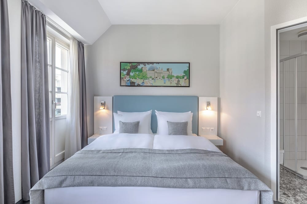 ガーナー ベルリン チェックポイント チャーリー バイ IHG 写真