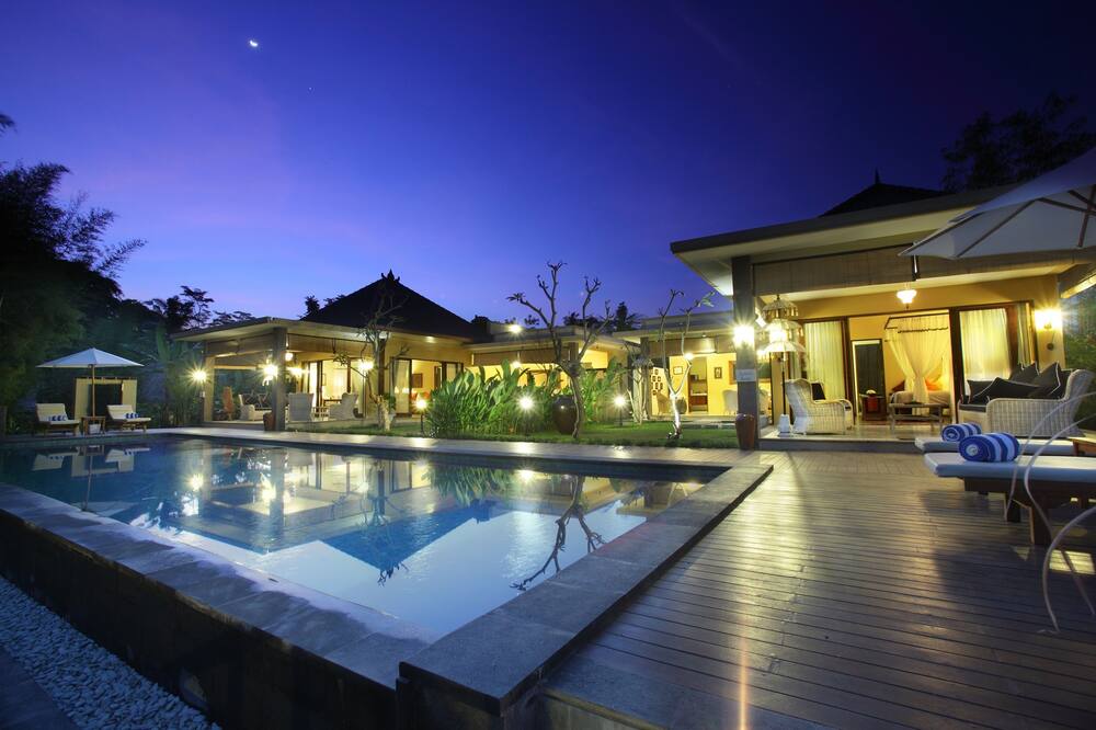 ヴィラ ニルヴァーナ バリ 写真