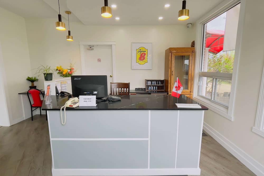 スーパー  8 バイ ウィンダム ペンブローク 写真