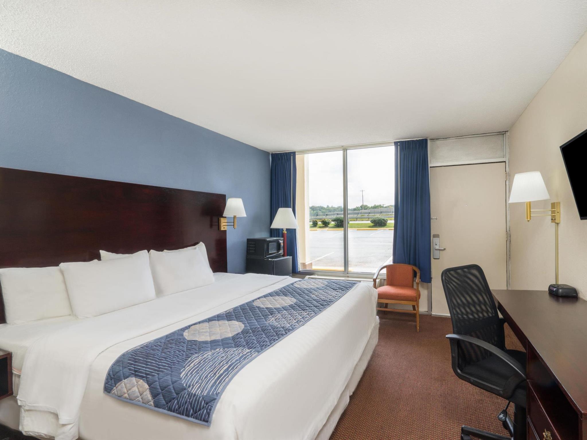 デイズ イン バイ ウィンダム ステーツビル 写真