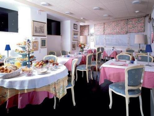 ピッコロ ホテル 写真