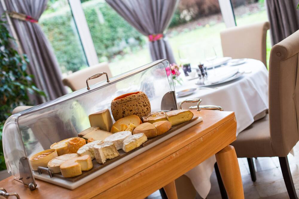 Logis Hostellerie des Clos et restaurant Bistrot des grands crus et Maison de la tour Chablis 写真