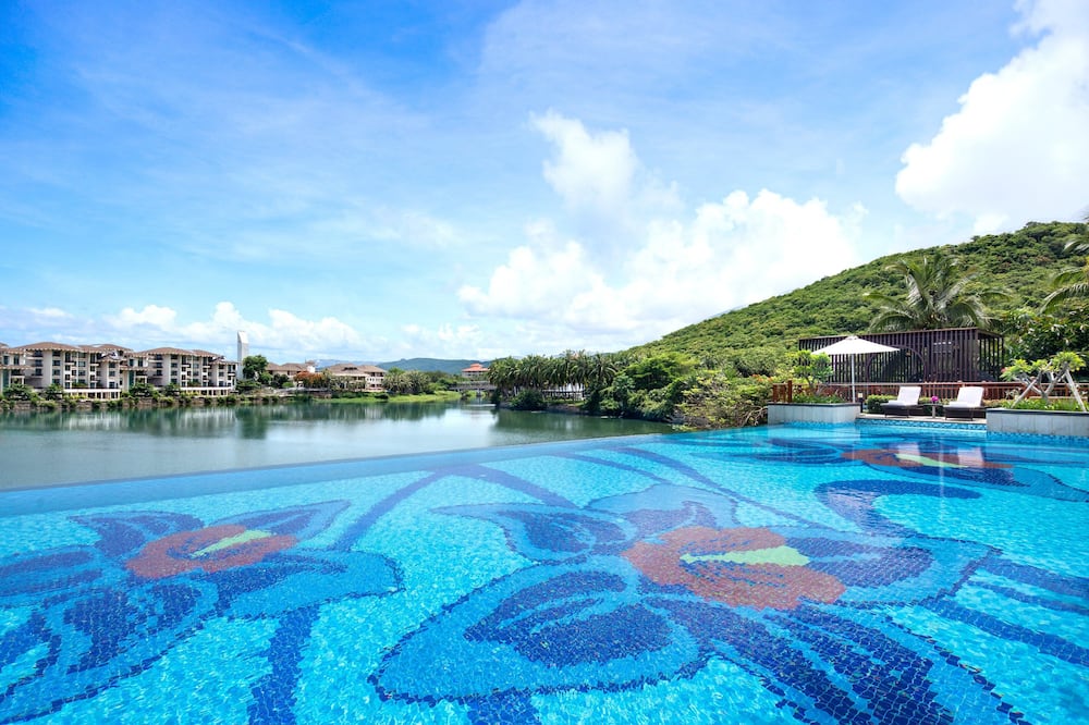 ホリデイ イン ホテル アンド スイーツ サンヤ ヤーロン ベイ バイ IHG 写真