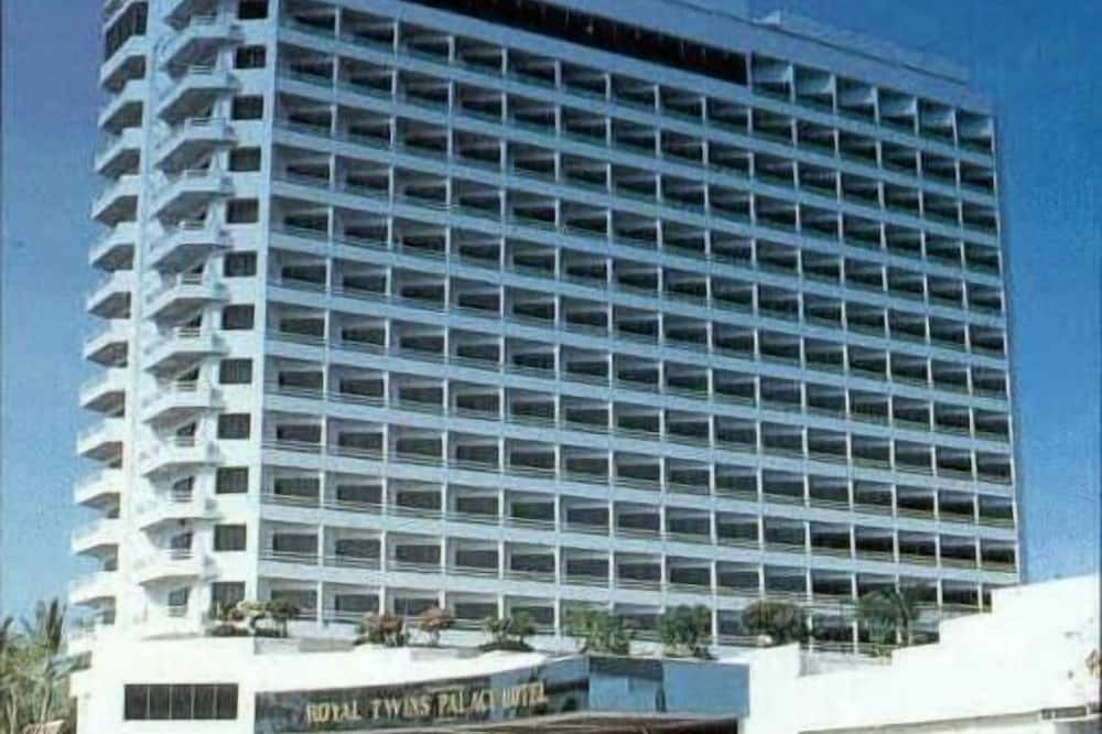 ロイヤル ツインズ ホテル 写真