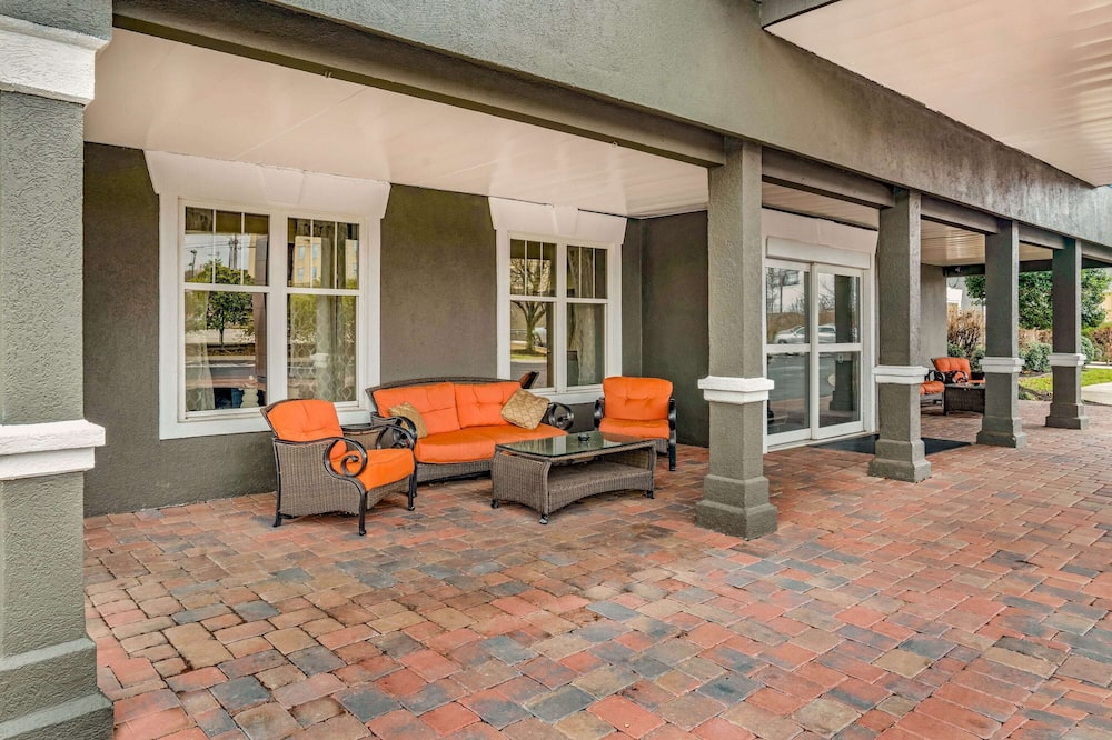 ラ キンタ イン & スイーツ バイ ウィンダム クックヴィル 写真