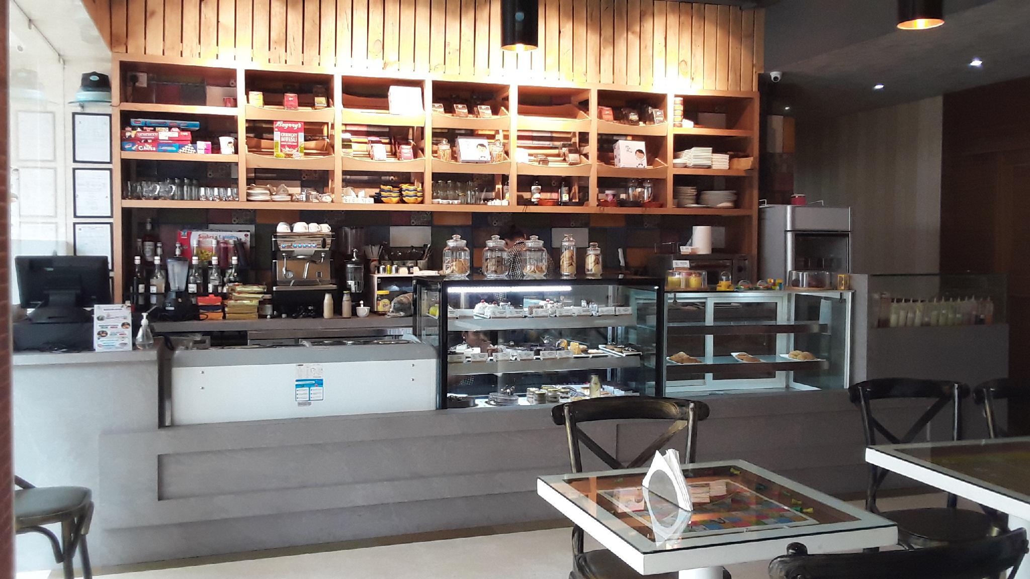 ホテル ハイウェイ イン 写真