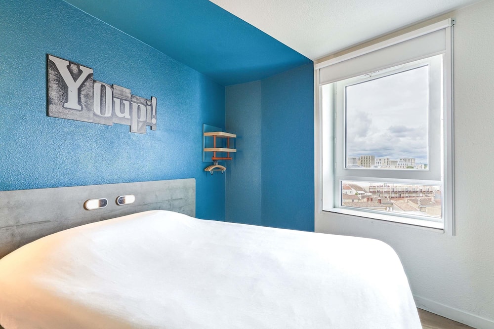 イビス バジェット ボルドー サントレ ガール サン ジャン 写真