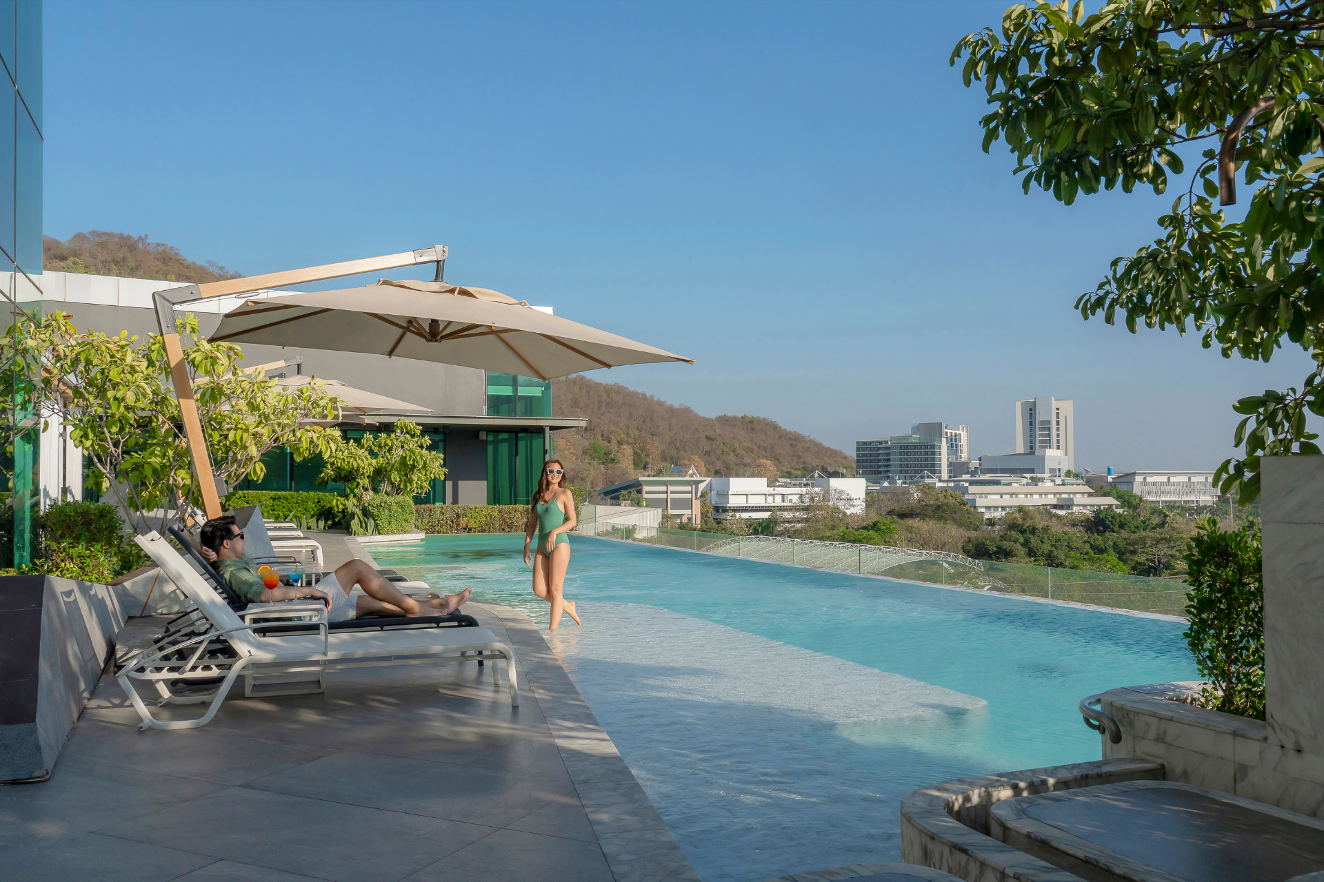 ホリデイ イン ＆ スイーツ シーラチャ ラエムチャバン バイ IHG 写真