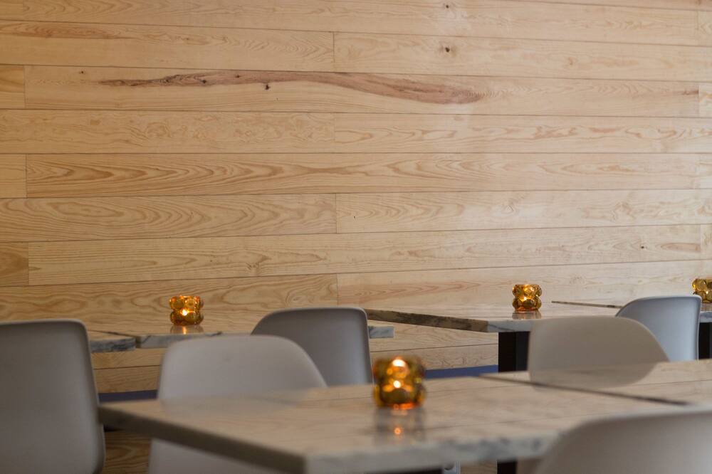 ザ 8 ダウンタウン スイーツ 写真