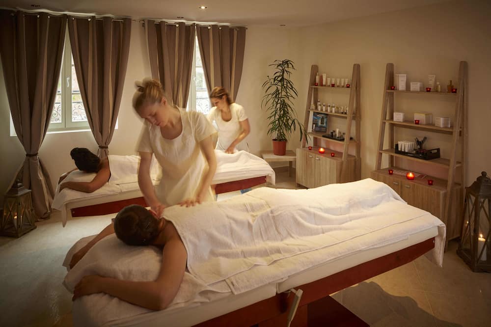 メルキュール マンテノン 写真