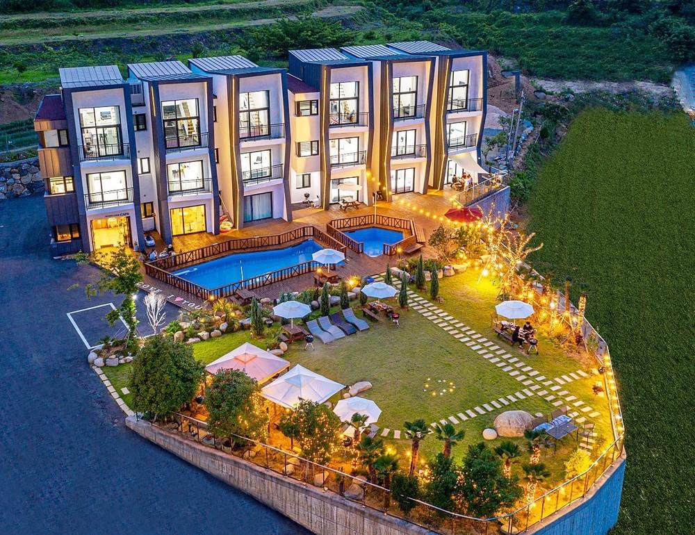 2020 April brand new stonecove pension 写真