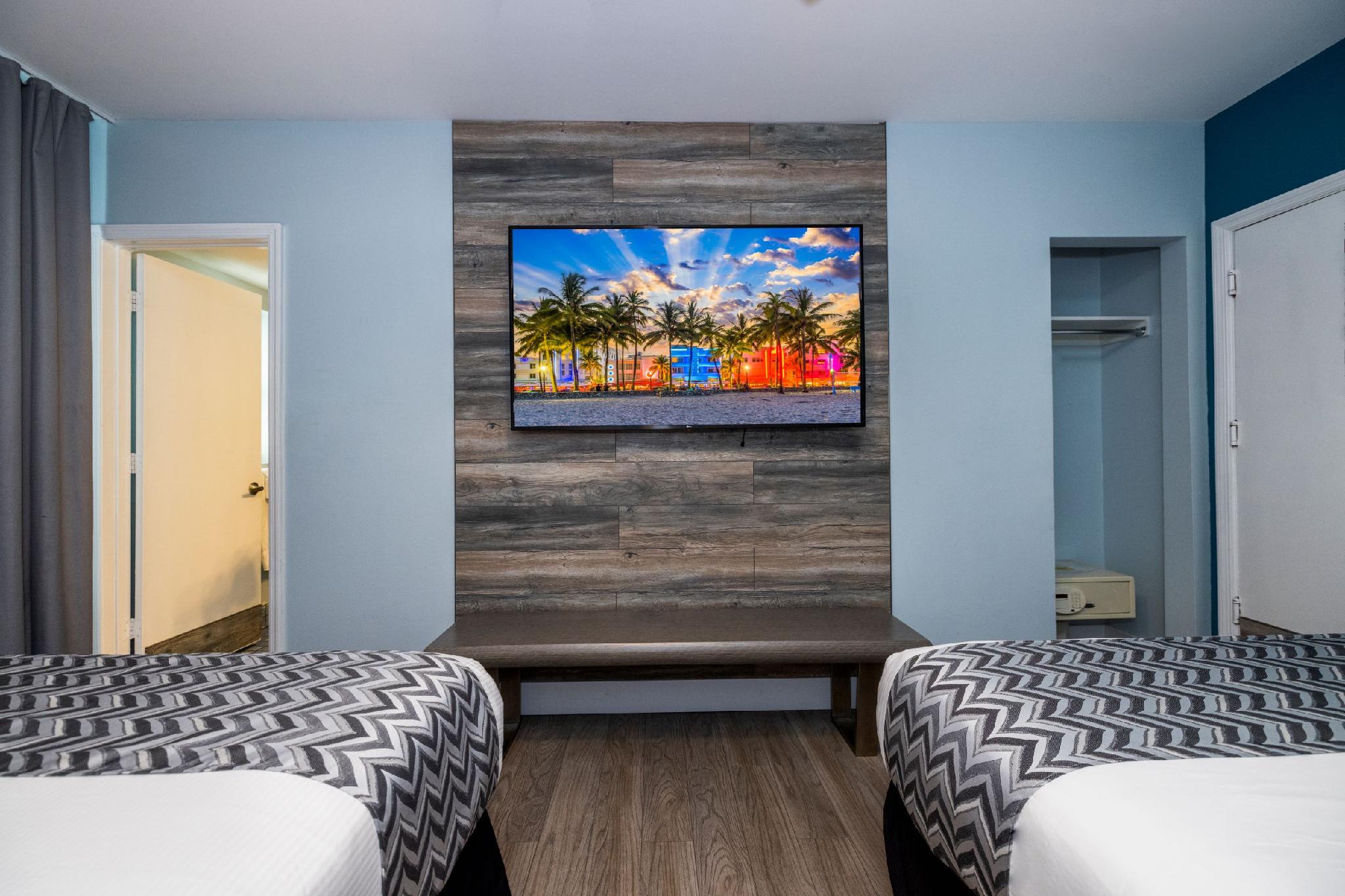 コロニー ホテル 写真