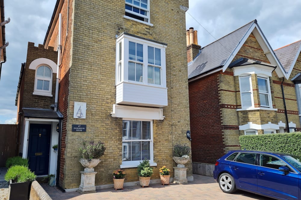 Endeavour House 写真