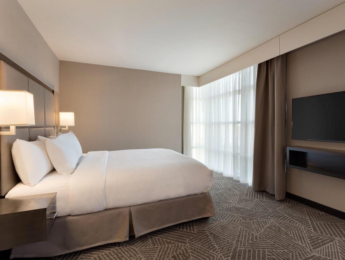 Embassy Suites by Hilton Kansas City Olathe 写真