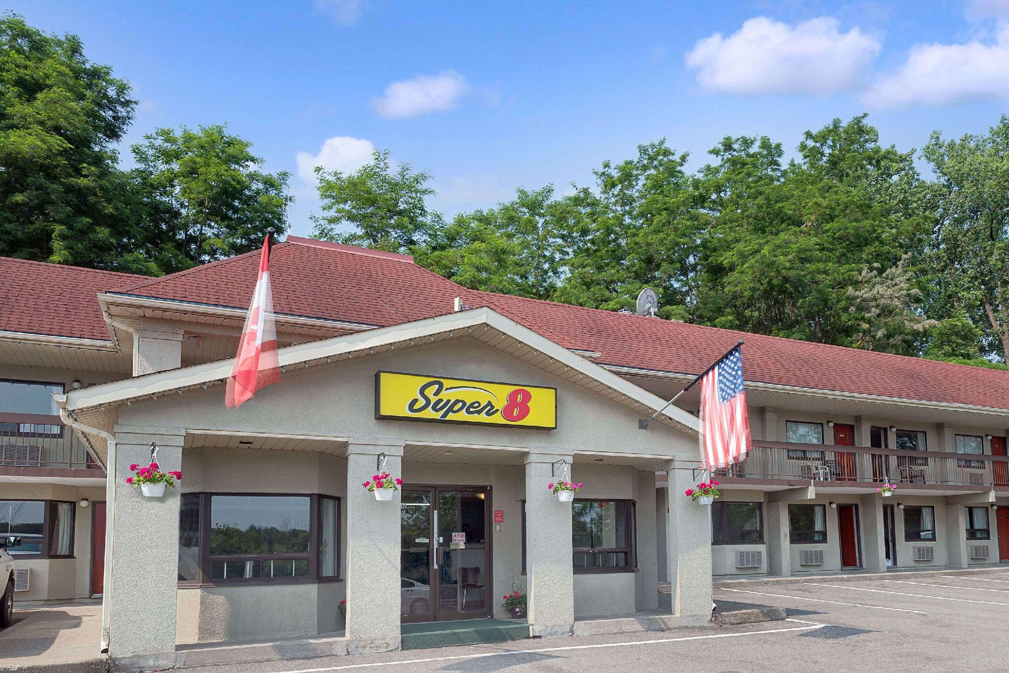 スーパー 8 バイ ウィンダム ナイアガラ フォールズ ノース 写真