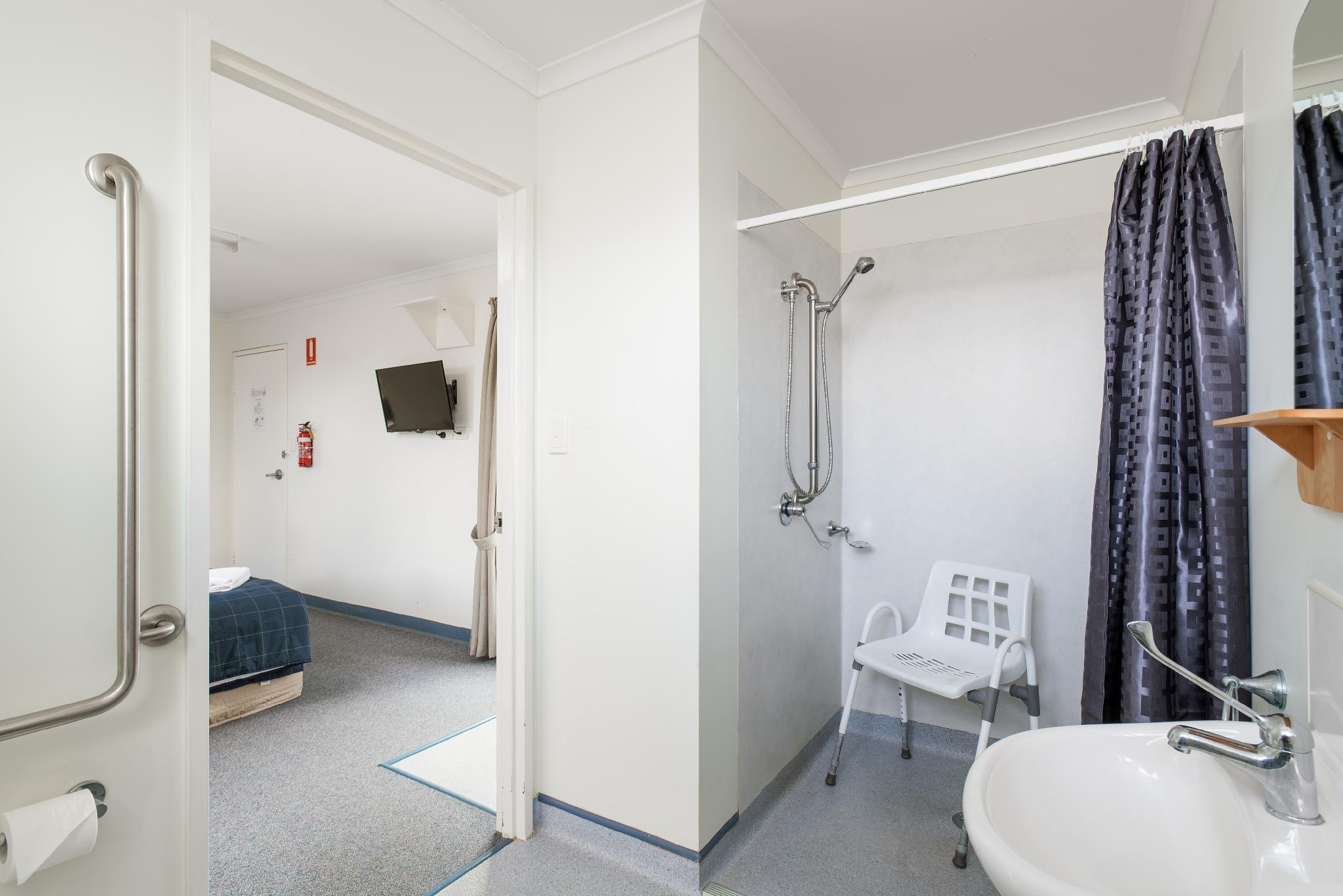 ティン キャン ベイズ スリーピー ラグーン モーテル 写真