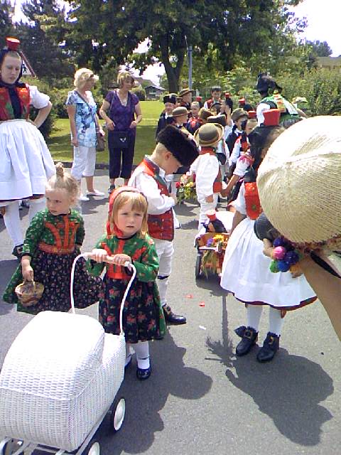 シュヴァルムシュタットの赤ずきんちゃんパレードは、かわいい＆ステキだわ(2)