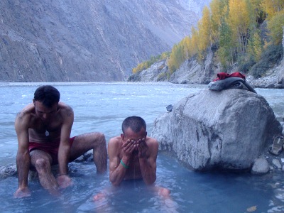 フンザ心の旅⑤ フサニ村 - 吊橋と温泉のある風景