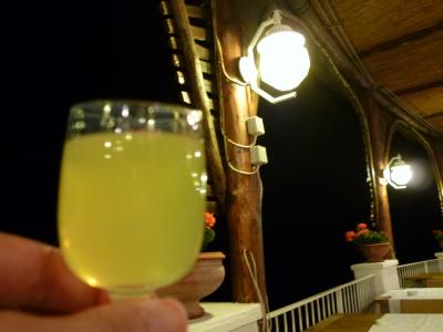 初夏のイスキア島で優雅なバカンス♪　Ｖｏｌ１１（第２日目夜）　☆イスキア島サンタンジェロ：「パーク・ホテル・ミラマーレ」のテラスでレモンチェロとデザートを頂きながら夜景を眺める♪ジュニアスイートルームの美しいライトアップ♪