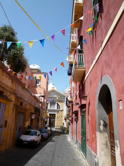 初夏のイスキア島で優雅なバカンス♪　Ｖｏｌ３７（第５日目午後）　☆プローチダ島：Corricellaからグランデ港へ街並みを鑑賞しながら散策♪