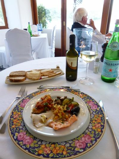 初夏のイスキア島で優雅なバカンス♪　Ｖｏｌ５５（第７日目夜）　☆イスキア島サンタンジェロ：「パーク･ホテル･ミラマーレ」のメインダイニングで最後のディナー♪