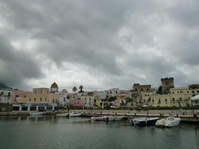 初夏のイスキア島で優雅なバカンス♪　Ｖｏｌ５８（第８日目午前）　☆イスキア島サンタンジェロからタクシーチャーターでフォリオへ♪フォリオから高速船でナポリへ♪