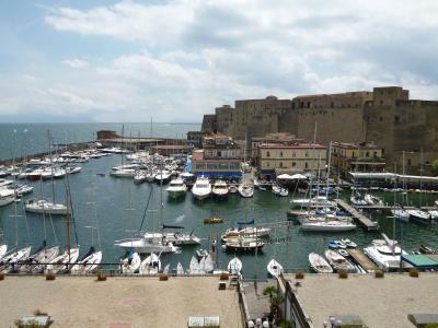 初夏のイスキア島で優雅なバカンス♪　Ｖｏｌ５９（第８日目午前）　☆ナポリ：「Grand Hotel Santa Lucia」のジュニアスイートルームに戻り、思わず「ただいま～！」♪