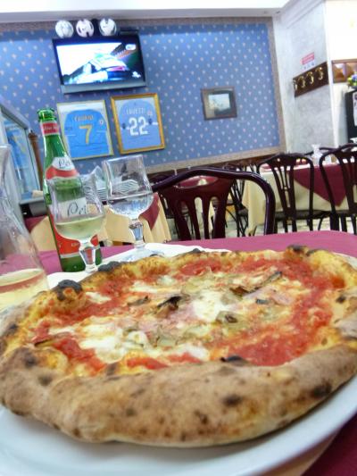 初夏のイスキア島で優雅なバカンス♪　Ｖｏｌ６０（第８日目昼）　☆ナポリ：ランチは「Grand Hotel Santa Lucia」から徒歩3分の絶品のピッツェリア「Marino」♪