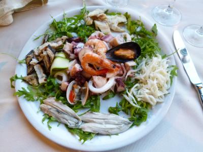 初夏のイスキア島で優雅なバカンス♪　Ｖｏｌ６６（第８日目夜）　☆ナポリ：「Grand Hotel Santa Lucia」の真ん前にあるレストラン「La Bersagliera」で優雅なディナー♪