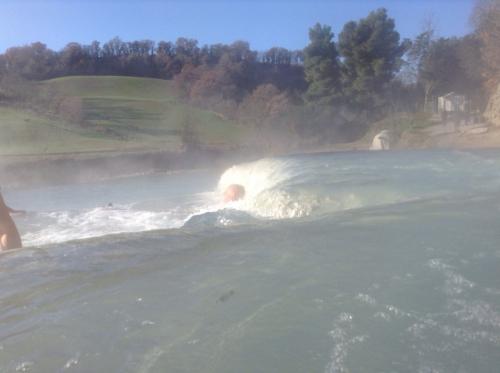 野趣溢れるサトゥルニア温泉