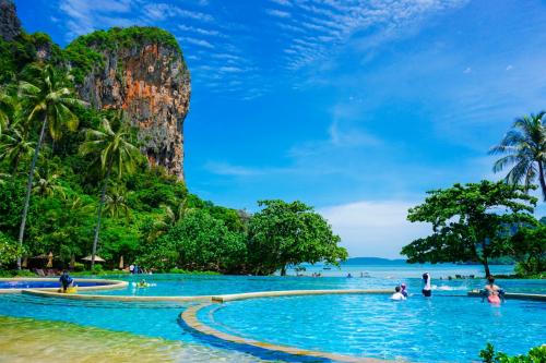 船でしか辿り着けない！秘境リゾート「ラヤバディ」タイ クラビ旅行記②お部屋・ビーチ・プール（2016年夏）