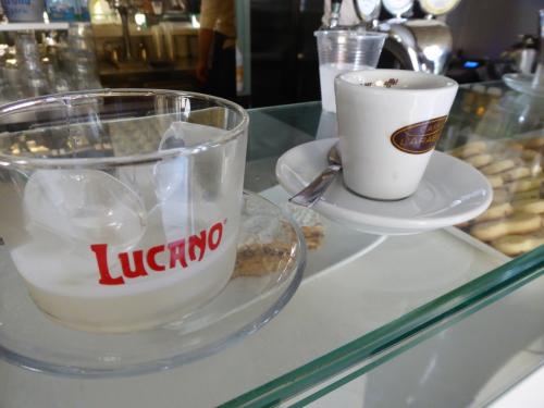 プーリア州優雅な夏バカンス♪　Vol41(第4日)　☆Trani：トラーニに別れる前にカフェで一杯♪