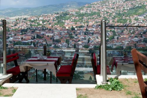 サラエボでカフェ巡り♪（１）～サラエボの街を一望できる絶景カフェを巡る～
