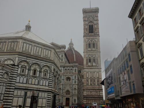 フィレンツェの街歩きはドゥオーモ周辺から。