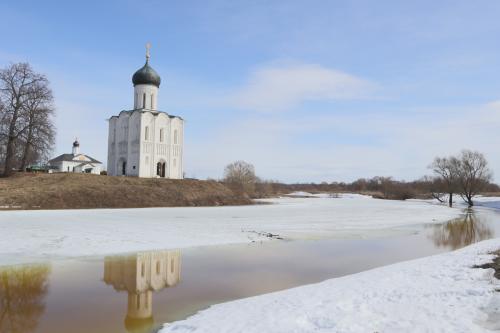 バガリュープスキー公の宮殿と ポクロヴァ・ナ・ネルリ教会