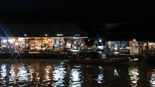 タイ三大水上マーケットの一つと言われているアンパワー水上マーケットへ！
