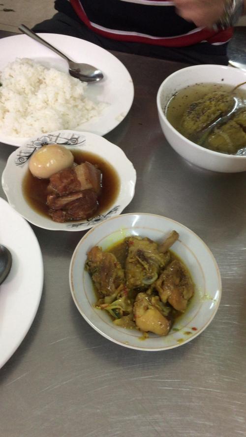 【ホーチミン】工科大キャンパス見学の後は安くて美味しいベトナムB級グルメを食べに行こう