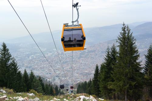 サラエボ・ロープウェイからPino Nature Hotelまで散策