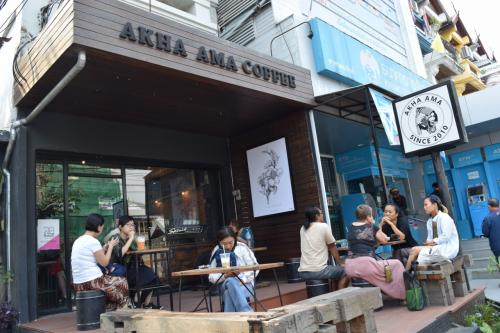 チェンマイシーズンスティ2018 ～ カフェ (3)AKHA AMA COFEE 本店と支店