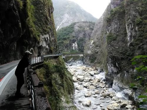 列車で台湾一周④（花蓮→台北）大迫力の断崖絶壁！路線バスで周る「太魯閣 (ﾀﾛｺ) 峡谷」