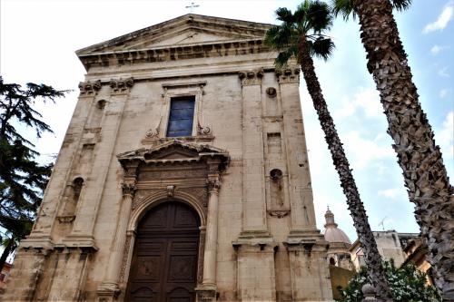 魅惑のシチリア×プーリア♪　Vol.362　☆美しきコミゾ旧市街　古城と教会を眺めて♪